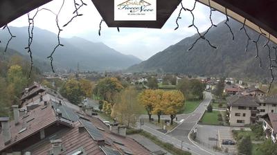 immagine della webcam nei dintorni di San Lorenzo in Banale: webcam Carisolo