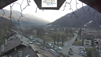 immagine della webcam nei dintorni di Ponte di Legno: webcam Carisolo