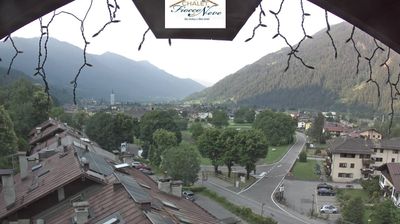 immagine della webcam nei dintorni di Campo Carlo Magno: webcam Carisolo