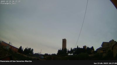immagine della webcam nei dintorni di Treia: webcam San Severino Marche