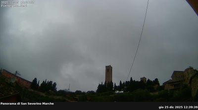 immagine della webcam nei dintorni di Treia: webcam San Severino Marche