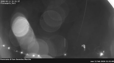 immagine della webcam nei dintorni di Treia: webcam San Severino Marche