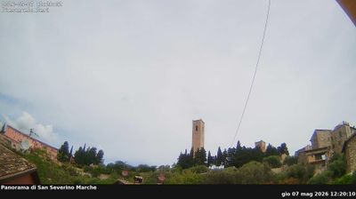 immagine della webcam nei dintorni di Serravalle di Chienti: webcam San Severino Marche