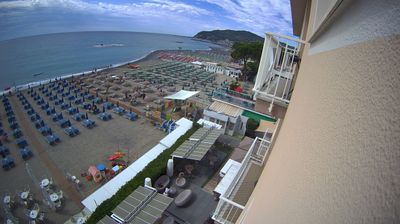 immagine della webcam nei dintorni di Costarainera: webcam San Bartolomeo al Mare