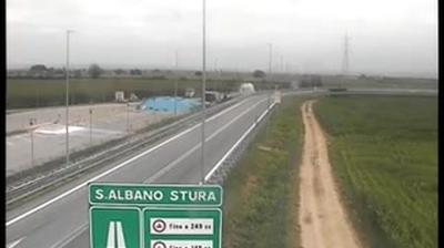 immagine della webcam nei dintorni di Carrù: webcam Montanera
