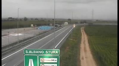 immagine della webcam nei dintorni di Carrù: webcam Montanera