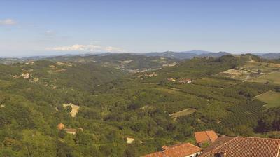 immagine della webcam nei dintorni di Cerretto Langhe: webcam Lequio Berria