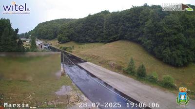 immagine della webcam nei dintorni di Rocca di Cambio: webcam Sante Marie