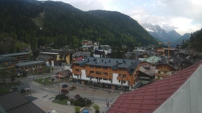 immagine della webcam nei dintorni di Madonna di Campiglio: webcam Rifugio Viviani