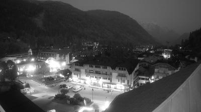 immagine della webcam nei dintorni di Ghiacciaio Presena: webcam Rifugio Viviani