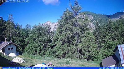 immagine della webcam nei dintorni di Monesi di Triora: webcam Castel Vittorio