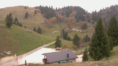 immagine della webcam nei dintorni di Pian del Cansiglio: webcam Revine Lago