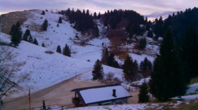 immagine della webcam nei dintorni di Monte Avena: webcam Revine Lago