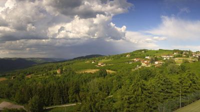 immagine della webcam nei dintorni di Cerretto Langhe: webcam Niella Belbo
