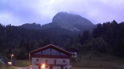 immagine della webcam nei dintorni di Calalzo di Cadore: webcam Forni di Sopra