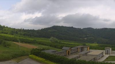 immagine della webcam nei dintorni di Cherasco: webcam Cerretto Langhe