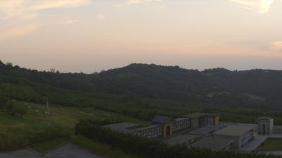 immagine della webcam nei dintorni di Cossano Belbo: webcam Cerretto Langhe