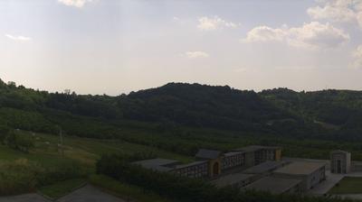 immagine della webcam nei dintorni di Benevello: webcam Cerretto Langhe