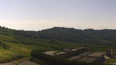 immagine della webcam nei dintorni di Costigliole d'Asti: webcam Cerretto Langhe