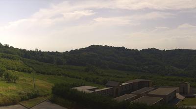 immagine della webcam nei dintorni di Cossano Belbo: webcam Cerretto Langhe