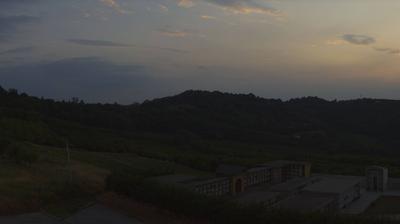 immagine della webcam nei dintorni di Cherasco: webcam Cerretto Langhe