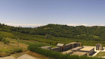 immagine della webcam nei dintorni di Salmour: webcam Cerretto Langhe