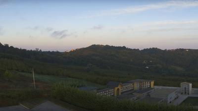 immagine della webcam nei dintorni di Bene Vagienna: webcam Cerretto Langhe