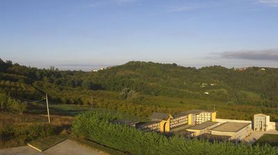 immagine della webcam nei dintorni di Alba: webcam Cerretto Langhe