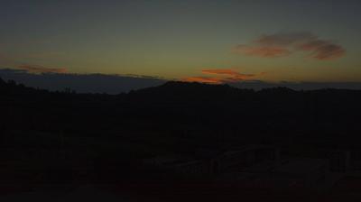 immagine della webcam nei dintorni di Cavatore: webcam Cerretto Langhe