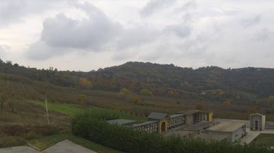 immagine della webcam nei dintorni di Priero: webcam Cerretto Langhe