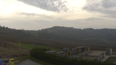 immagine della webcam nei dintorni di Albaretto della Torre: webcam Cerretto Langhe