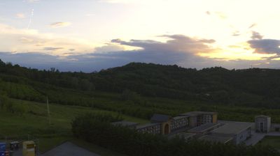 immagine della webcam nei dintorni di Lequio Berria: webcam Cerretto Langhe
