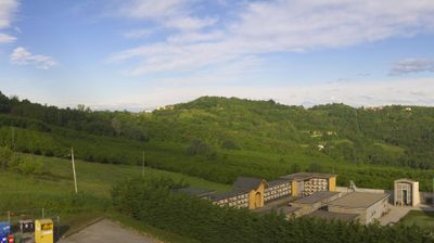 immagine della webcam nei dintorni di Cervere: webcam Cerretto Langhe