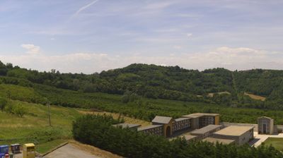 immagine della webcam nei dintorni di Albaretto della Torre: webcam Cerretto Langhe
