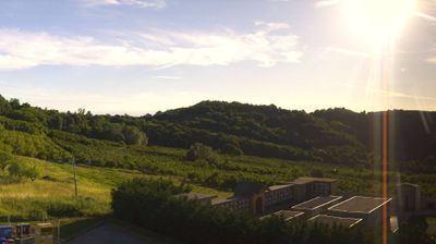 immagine della webcam nei dintorni di Corneliano d'Alba: webcam Cerretto Langhe