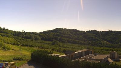 immagine della webcam nei dintorni di Corneliano d'Alba: webcam Cerretto Langhe