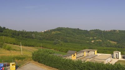 immagine della webcam nei dintorni di Benevello: webcam Cerretto Langhe