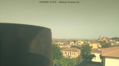 immagine della webcam nei dintorni di Castel Rigone: webcam Montepulciano Stazione