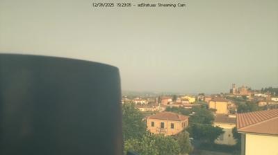 immagine della webcam nei dintorni di Cortona: webcam Montepulciano Stazione