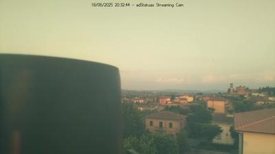 immagine della webcam nei dintorni di Castiglion Fiorentino: webcam Montepulciano Stazione