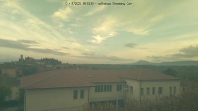 immagine della webcam nei dintorni di Monte Amiata: webcam Montepulciano Stazione