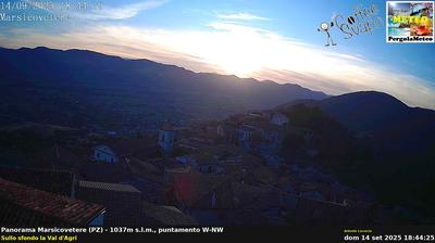 immagine della webcam nei dintorni di Monte Sirino: webcam Marsicovetere