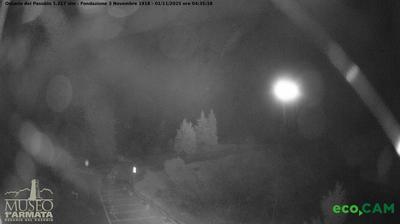 immagine della webcam nei dintorni di Passo delle Fittanze: webcam Rifugio Campogrosso