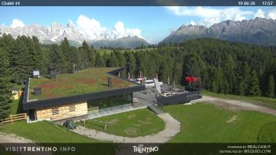 immagine della webcam nei dintorni di Pampeago: webcam Bellamonte