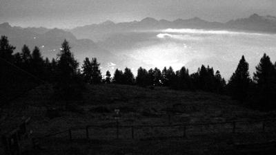immagine della webcam nei dintorni di Perledo: webcam Monte Legnone