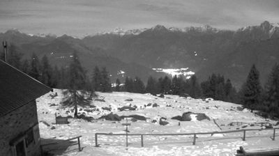 immagine della webcam nei dintorni di Sant'Abbondio: webcam Monte Legnone
