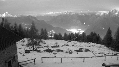 immagine della webcam nei dintorni di Menarola: webcam Monte Legnone