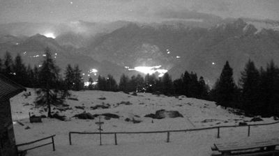 immagine della webcam nei dintorni di Alpe Giumello: webcam Monte Legnone