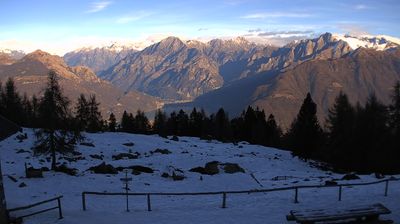 immagine della webcam nei dintorni di Vercana: webcam Monte Legnone