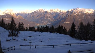 immagine della webcam nei dintorni di Domaso: webcam Monte Legnone